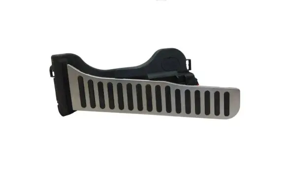 Accelerator throttle pedal