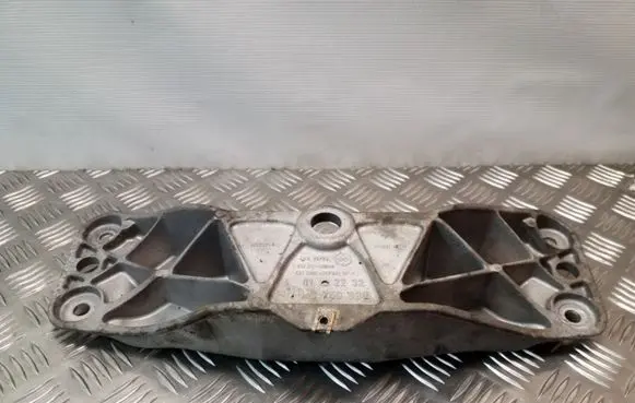 BMW 7 E65 E66 Gearbox mounting bracket 6759680