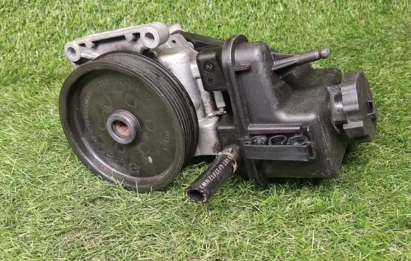 Mercedes-Benz E W212 Power steering pump A0064661501 7693900509