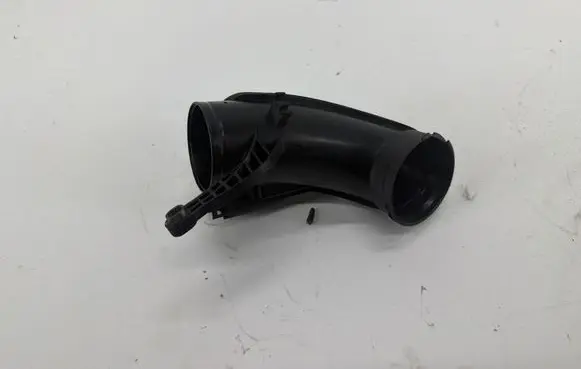 BMW 5 F10 F11 Intake resonator 8512249