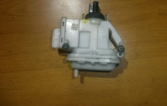 Volkswagen PASSAT B4 Central locking vacuum pump 357862153h