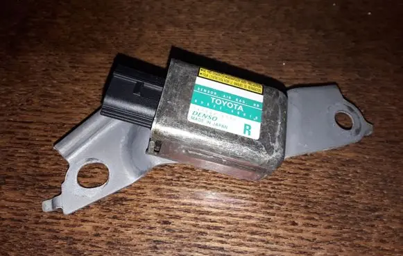Lexus RX 300 Airbag deployment crash/impact sensor 8983348010 1879000730