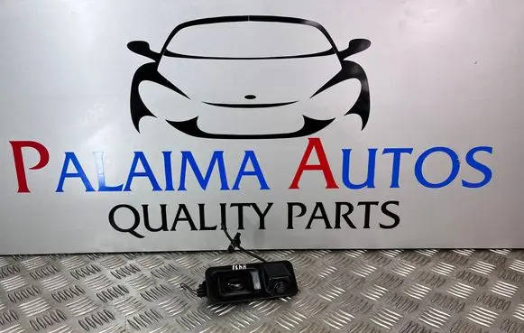 Jaguar XE Tailgate handle with camera T8391