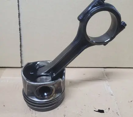 Volkswagen PASSAT B8 Piston with connecting rod 
