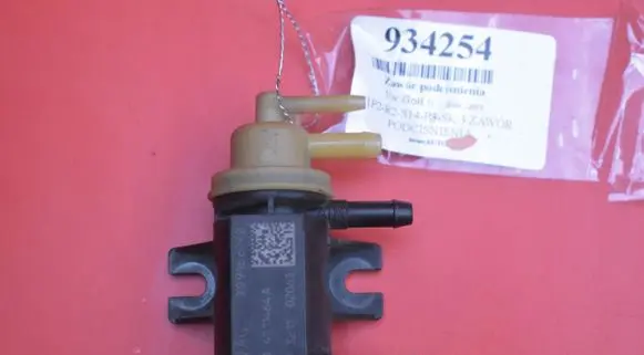 Volkswagen Golf Plus Vacuum valve 1K0906627B