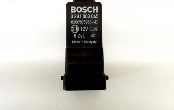 Infiniti EX Glow plug pre-heat relay 8200585956 0281003045