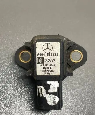 Mercedes-Benz E W211 Mass air flow meter A0041538428 3252 12233209