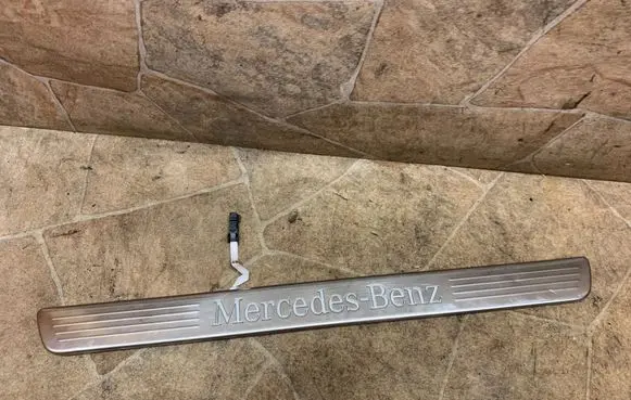 Mercedes-Benz GL X166 Front sill trim cover A1666801335