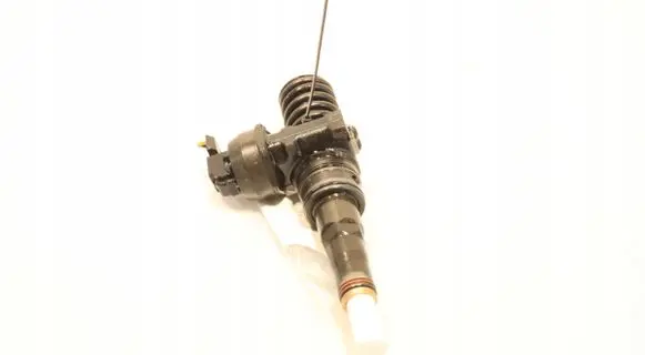 Volkswagen Golf V Fuel injector 0414720215