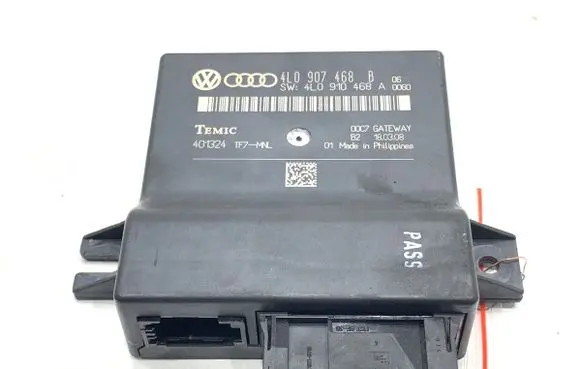Audi A8 S8 D3 4E Gateway control module 4L0907468B