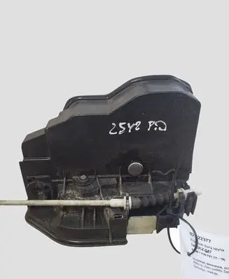BMW 1 F20 F21 Front door lock 7202150