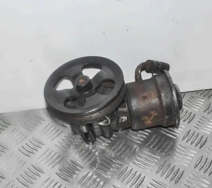 Toyota Yaris Power steering pump