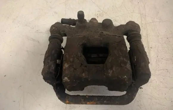 Nissan Tiida C11 Rear brake caliper