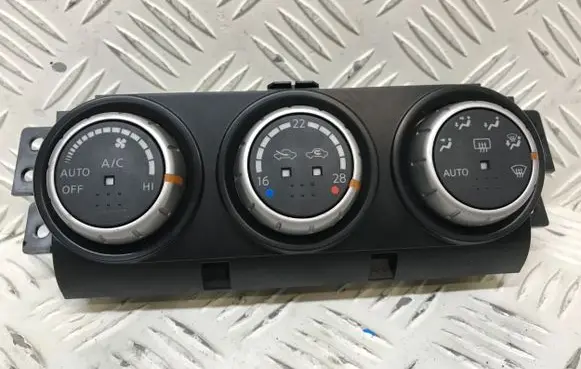 Nissan X-Trail T31 Climate control unit 27500J074A