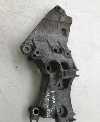 Nissan Qashqai Generator/alternator bracket 