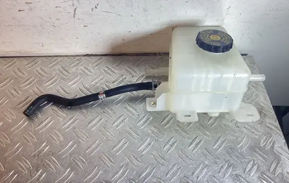 Lexus RX 450H Brake fluid reservoir 240520
