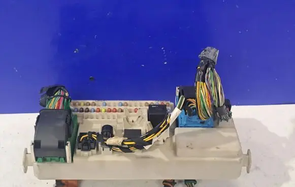 Volvo S40 Fuse module 31327215 31296881