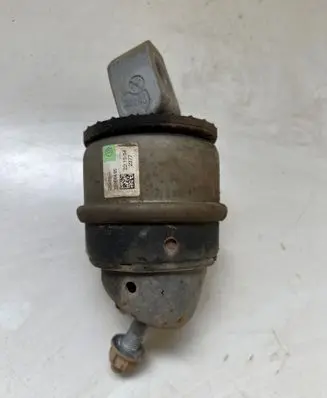 Engine mount bracket