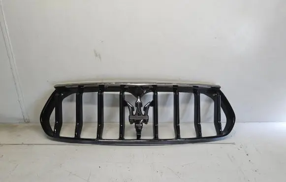Maserati Levante Front bumper upper radiator grill 670151263 670151261