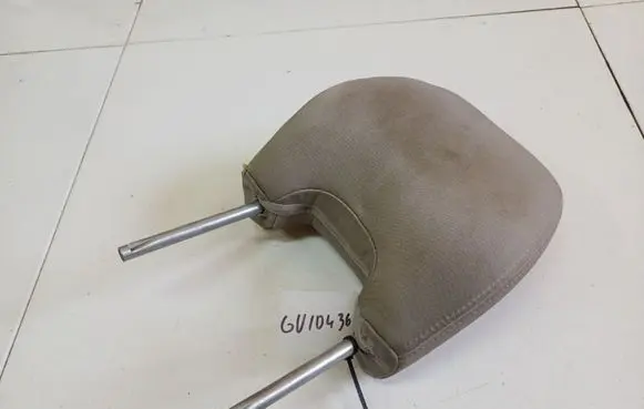 Volvo S40 Front seat headrest 
