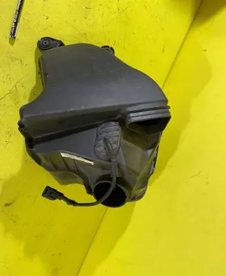 BMW 3 E90 E91 Air filter cleaner box bracket assembly RZ1R6P2