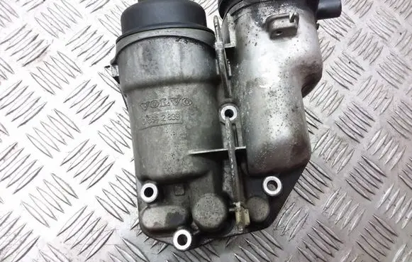 Volvo V70 Oil filter mounting bracket 08642839