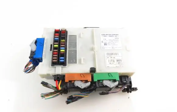Ford Mondeo MK IV Central body control module 28174443 7G9T14A073EE