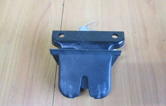 Audi A3 S3 8L Tailgate/trunk/boot lock/catch/latch 8L0827505E 505E
