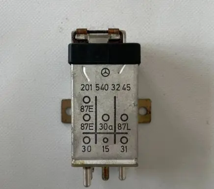 Mercedes-Benz E W124 Other relay 2015403245 A2015403245