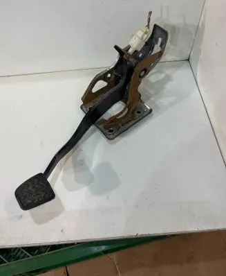 Toyota Avensis T250 Brake pedal 16094A02 25705
