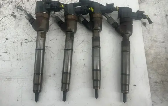 Hyundai i40 Fuel injectors set 0445110320 338002A900
