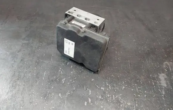 Skoda Fabia Mk2 (5J) ABS Pump 6R0907379N 6R0614517K