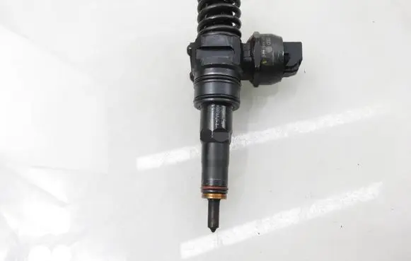 Volkswagen Sharan Fuel injector 0414720038 038130073AK