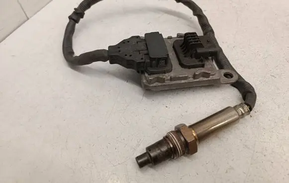 Mercedes-Benz E W213 Lambda probe sensor A0009057108 A2C12776200 0009057108