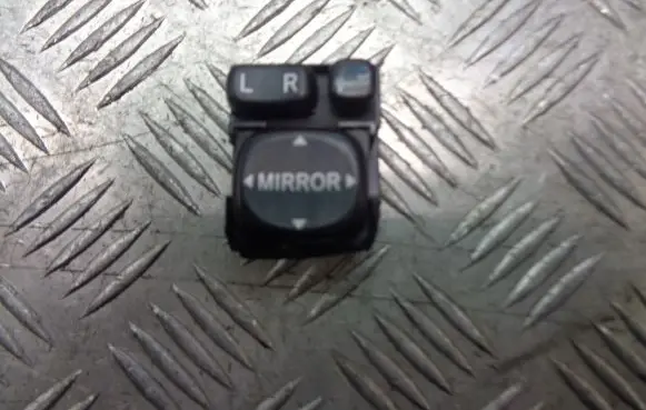 Toyota Avensis T250 Wing mirror switch