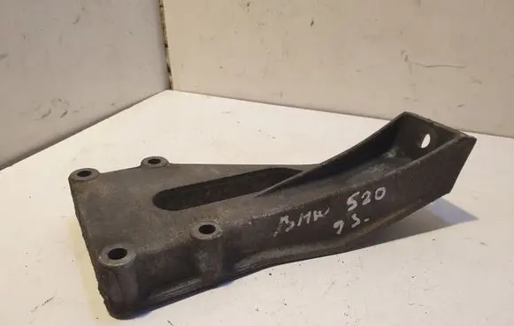 BMW 5 E39 Engine mounting bracket 1136537