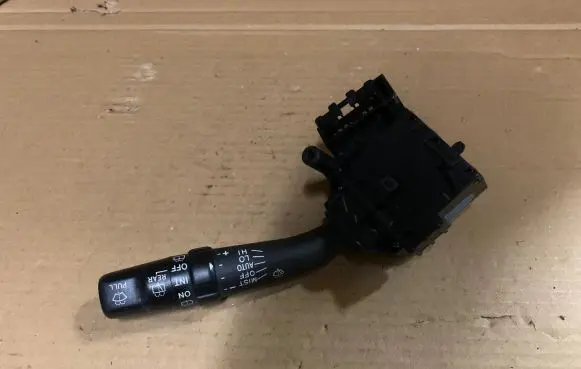 Toyota Avensis T250 Wiper control stalk 173654