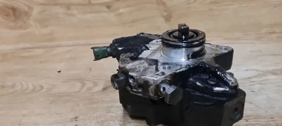 Volvo V70 Fuel injection high pressure pump 30756125 0445010111