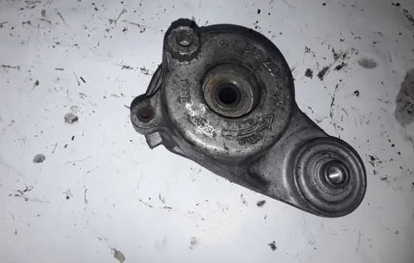 Mercedes-Benz E W211 Alternator belt tensioner A6422001370