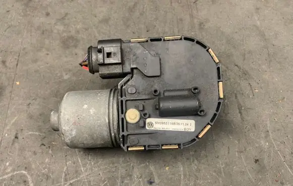Volkswagen Golf Plus Wiper motor 5M0955119B