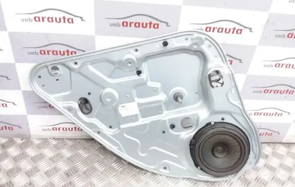 Rear door manual window regulator