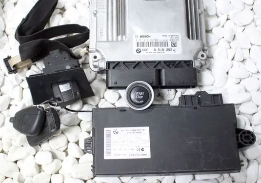 BMW 3 E90 E91 Engine ECU kit and lock set 8518268