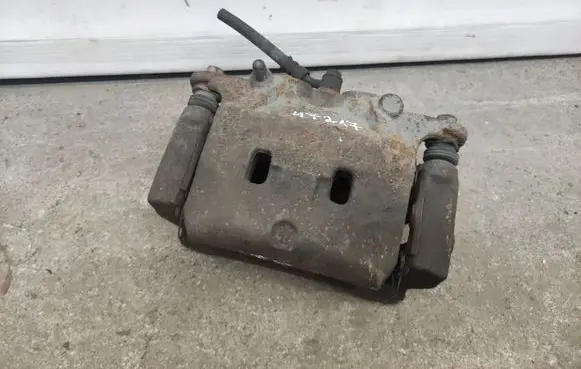 Nissan X-Trail T32 Front brake caliper