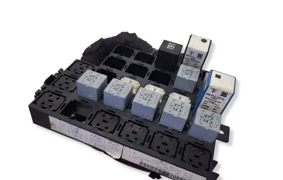 Porsche Boxster 986 Relay mounting block 141951253B 98661510300 20000907111