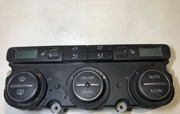 Volkswagen PASSAT B6 Climate control unit 74677532