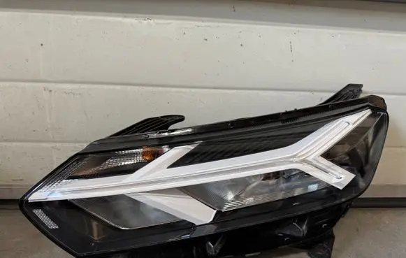 Dacia Sandero III Headlight/headlamp 260602561R