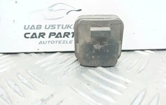Radiator mount bracket