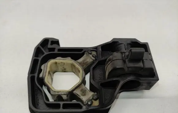 BMW 5 F10 F11 Radiator mount bracket 17117575248 7575248