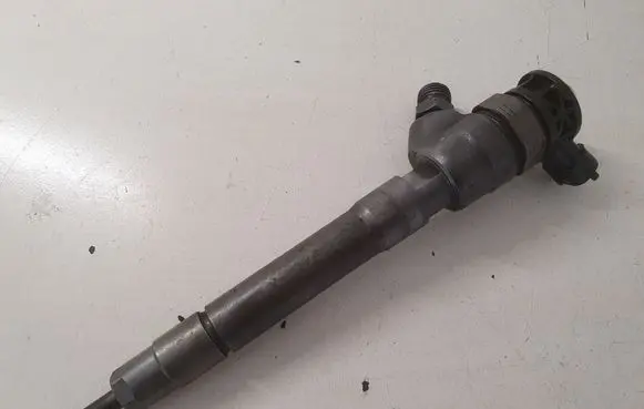 Opel Vivaro Fuel injector H8201055367 0445110414
