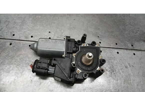 Audi A4 S4 B5 8D Front door window regulator motor 113846113
